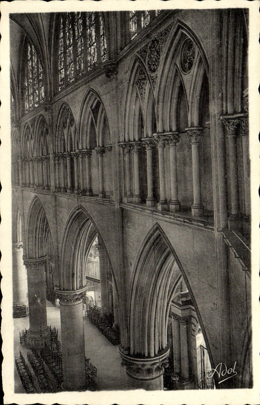 CPM Le Mans Interieur de la cathedrale Galerie du premier deambulatoire du choeur 