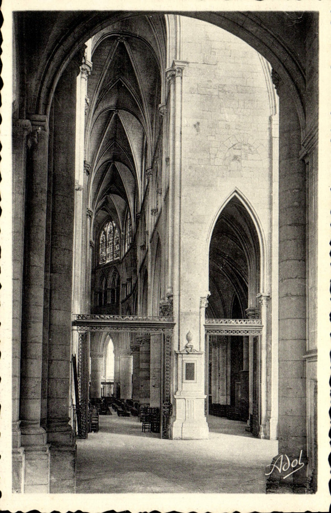 MODERN CARD Interior Mans of the Entered Cathedral of both deambulatoires of the chorus