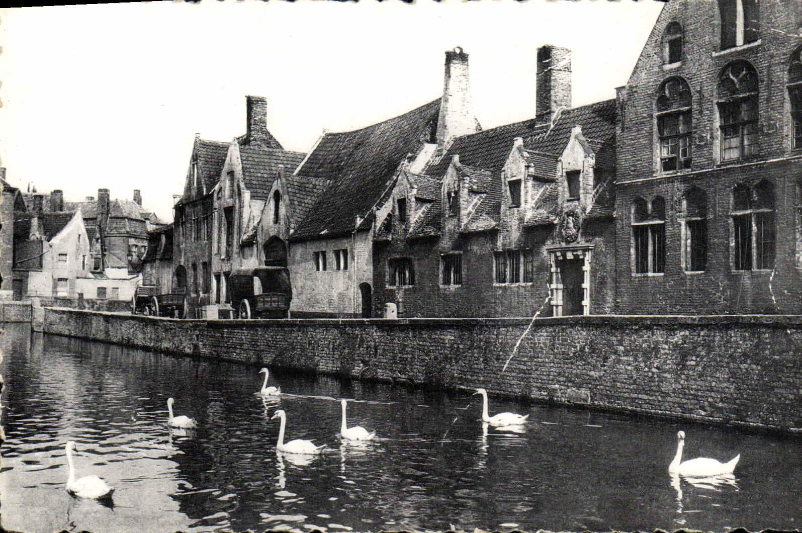 CPA Bruhes Quai Vert Maison du pelican Cygnes