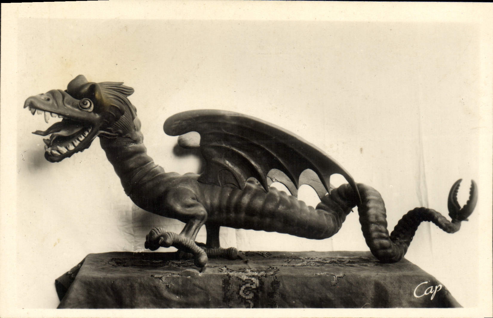 CPA Poitiers La Grand Goule Musee de l'hotel de ville Dragon