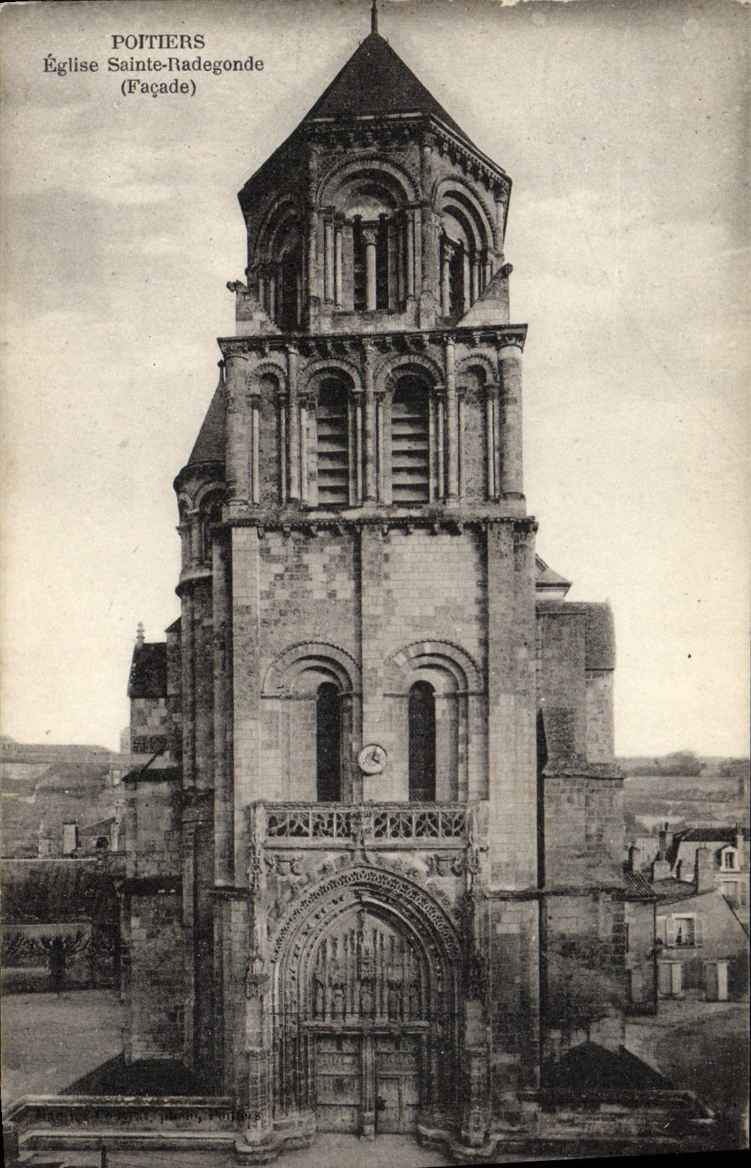 CPA Poitiers Eglise Sainte Radegonde
