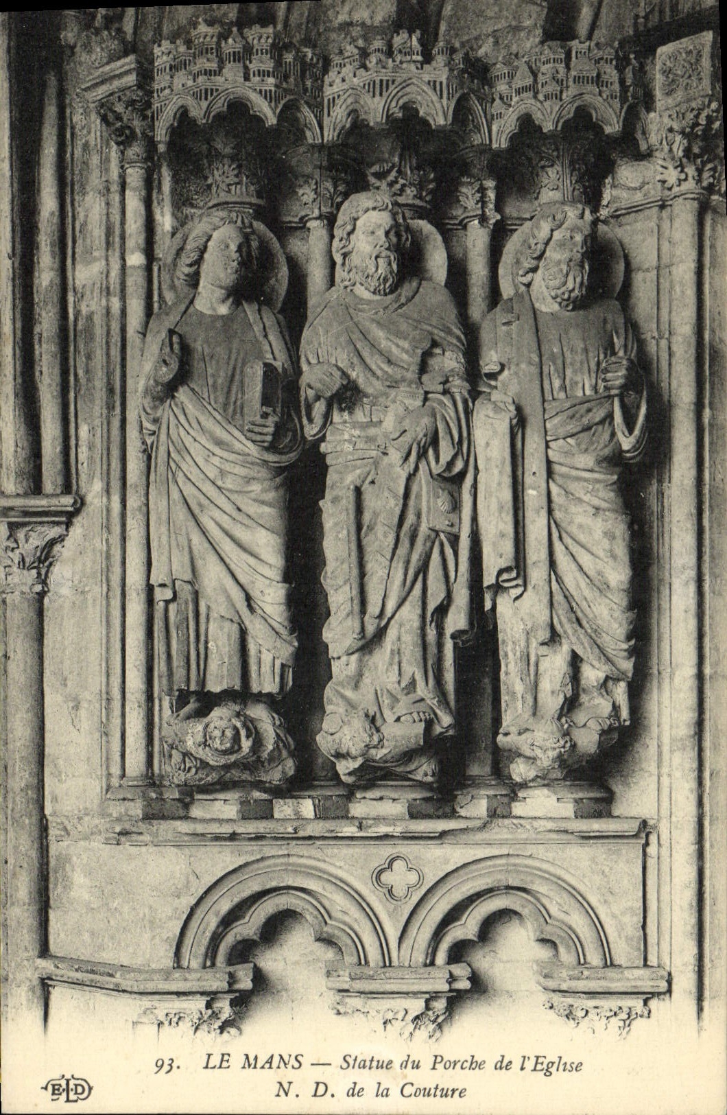 CPA Le Mans Statue Du Porche De I'Eglise Nd de la Couture
