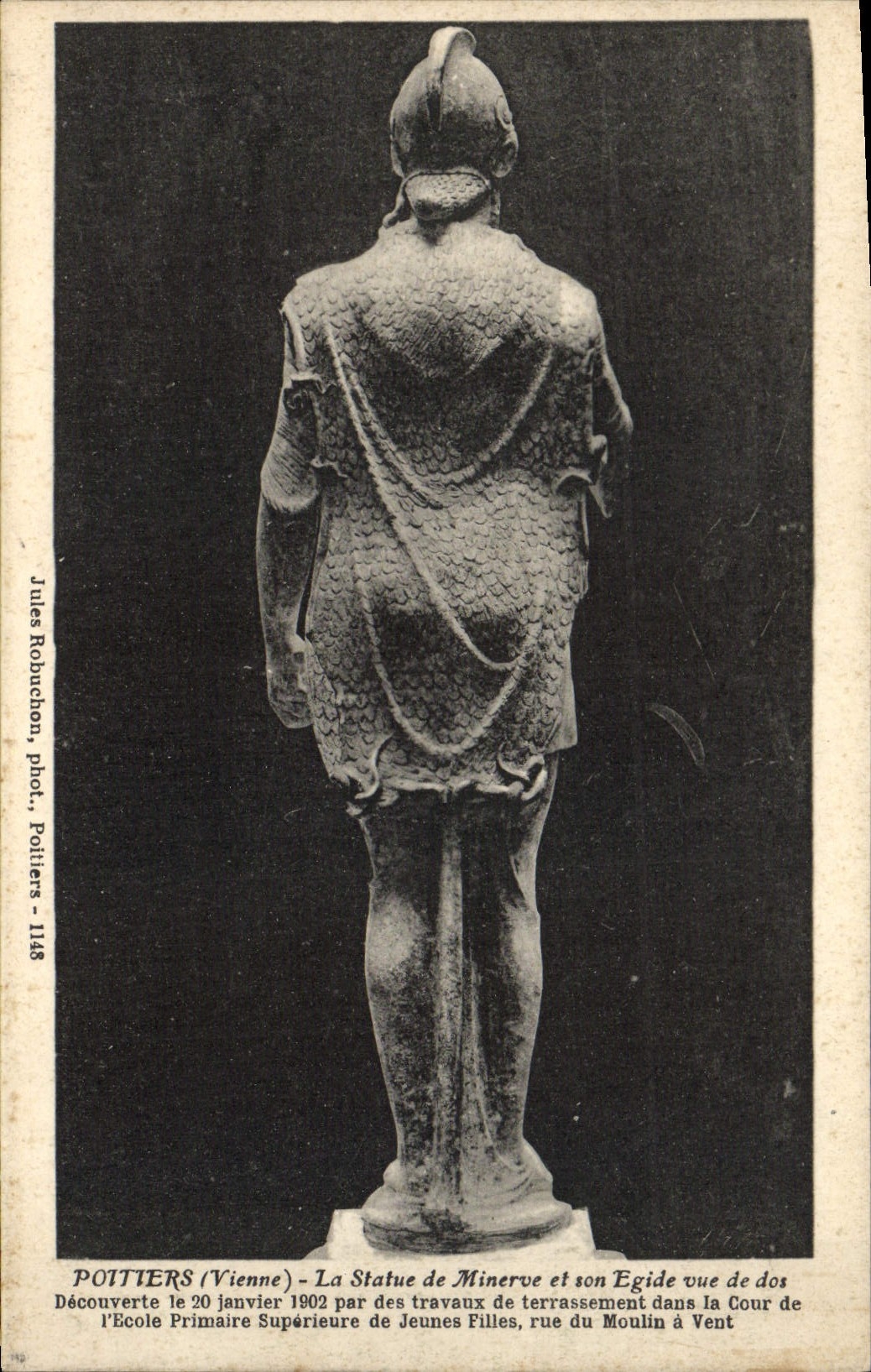 CPA Poitiers La Statue De Minerve Et son Egide Vue De Dos