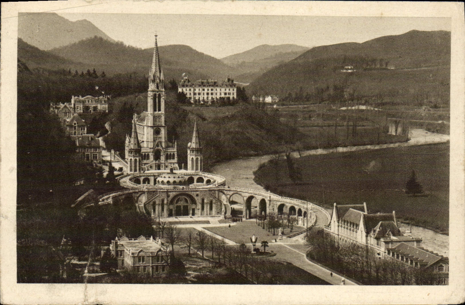 CPA Lourdes La Basilique Vue Du Chateau Fort