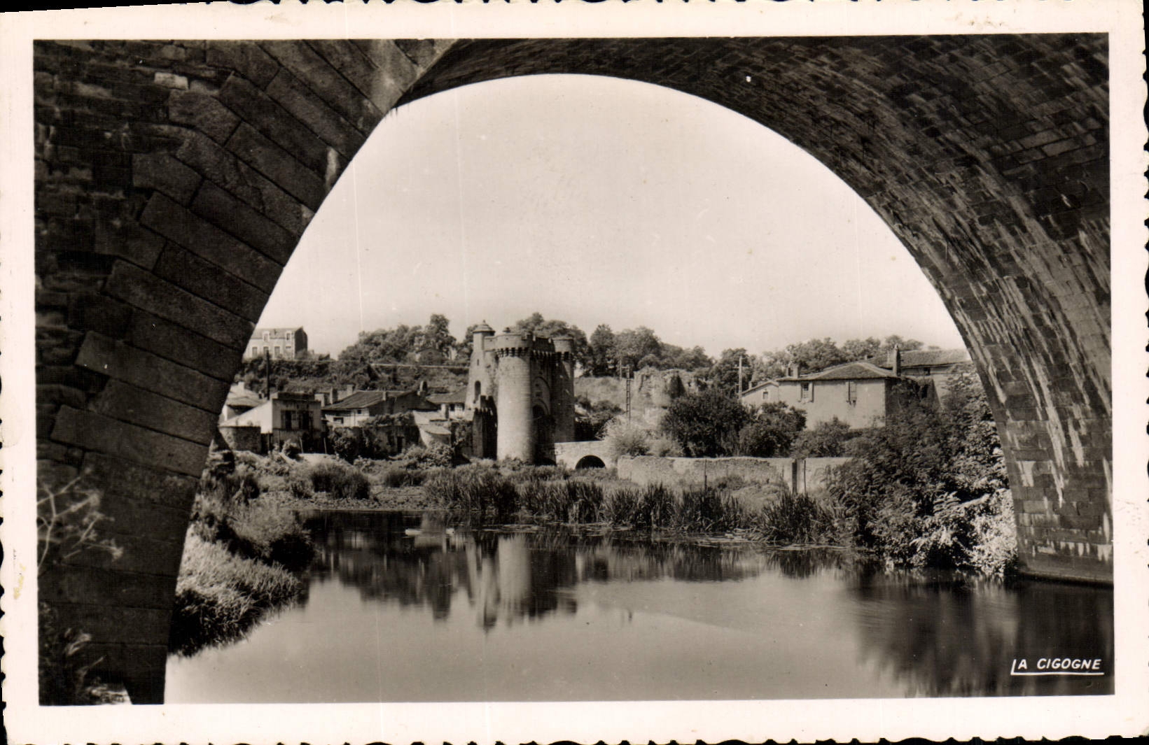 MODERN CARD Parthenay the Gate Holy Jacques seen of the new bridge