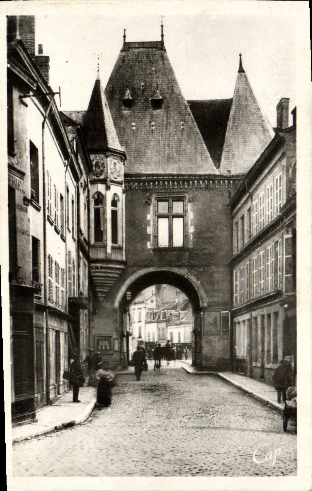 CPM Vendome Porte Saint Georges Hotel de Ville Passage modifie en 1808