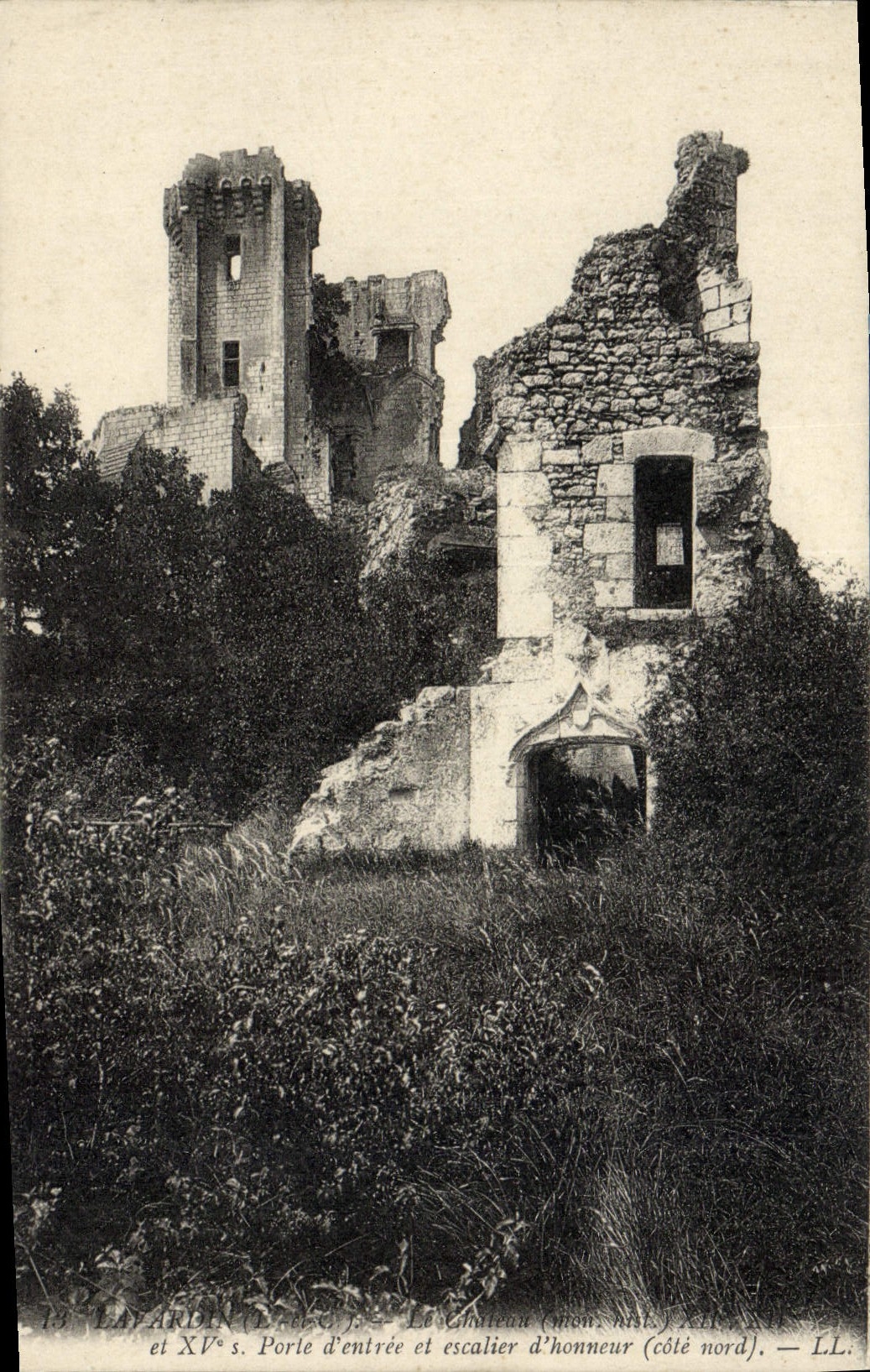 CPA Lavardin Le chateau Porte d'entree et escalier d'honneur 