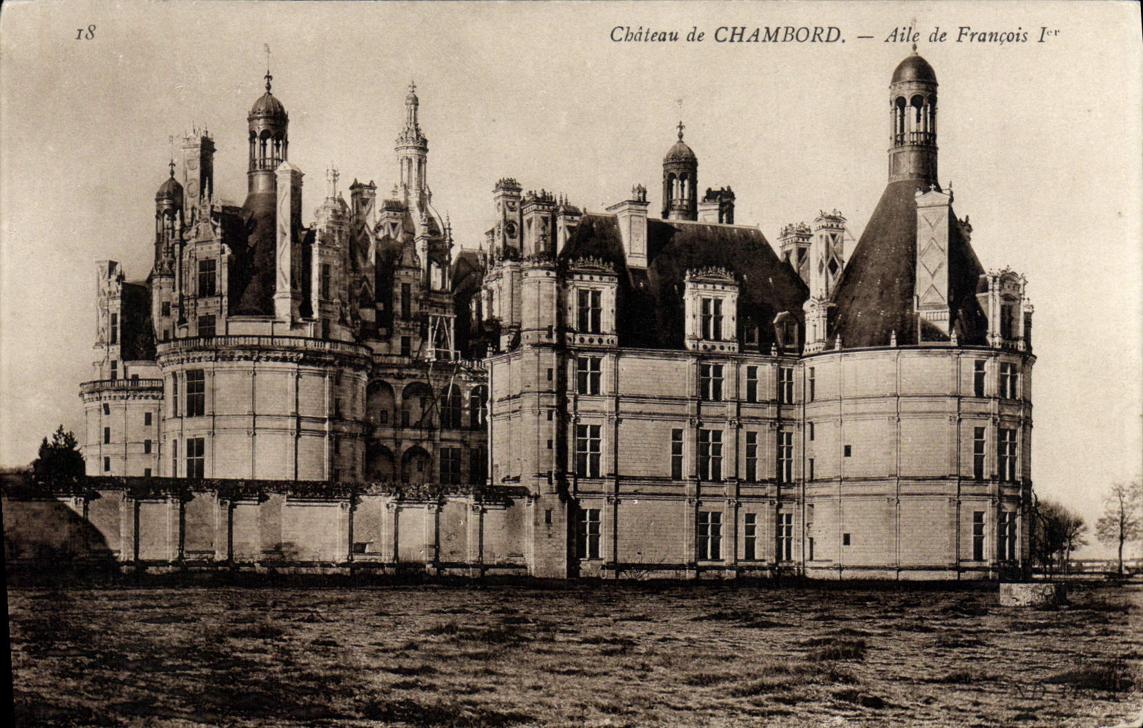 VINTAGE POSTCARD Castle of Chambord Wing Of François 1st