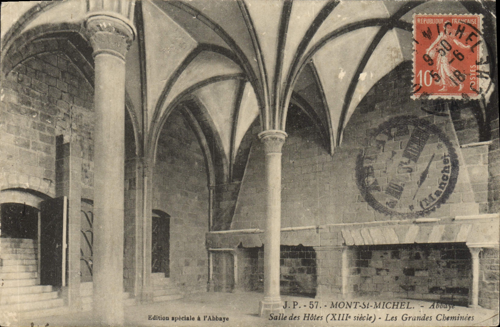 CPA Mont St Michel Salle des Hotes Les grandes cheminees