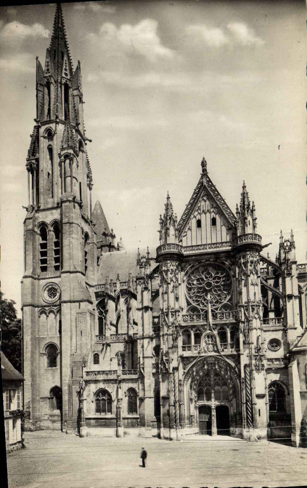 CPM Senlis La Cathedrale