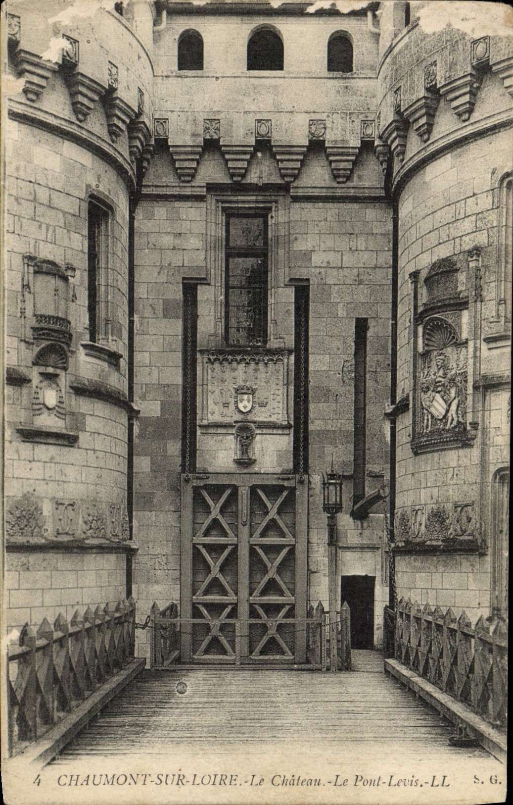 CPA Chateau De Chaumont Sur Loire Le pont levis