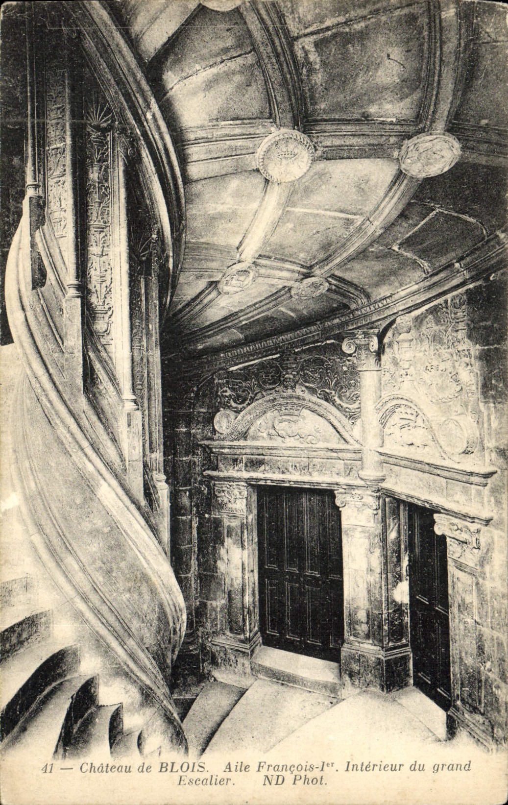 CPA Blois Aile Francois 1er Interieur du Grand escalier