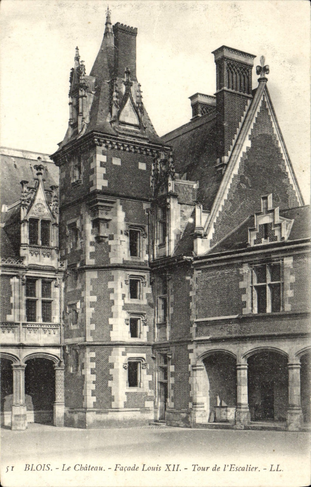 CPA Blois Le Chateau Facade Louis XII Tour de l'escalier