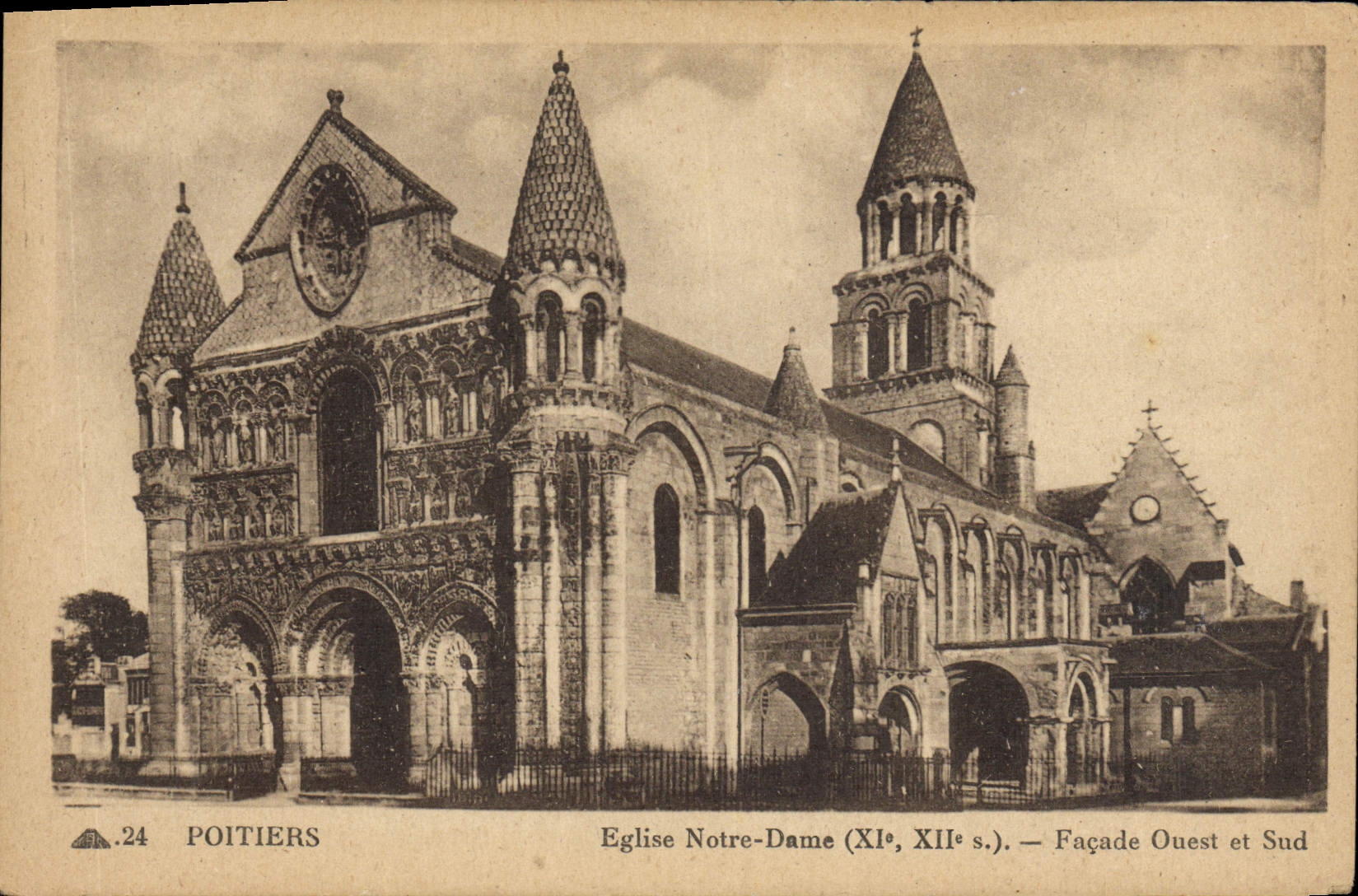 CPA Poitiers Eglise Notre Dame