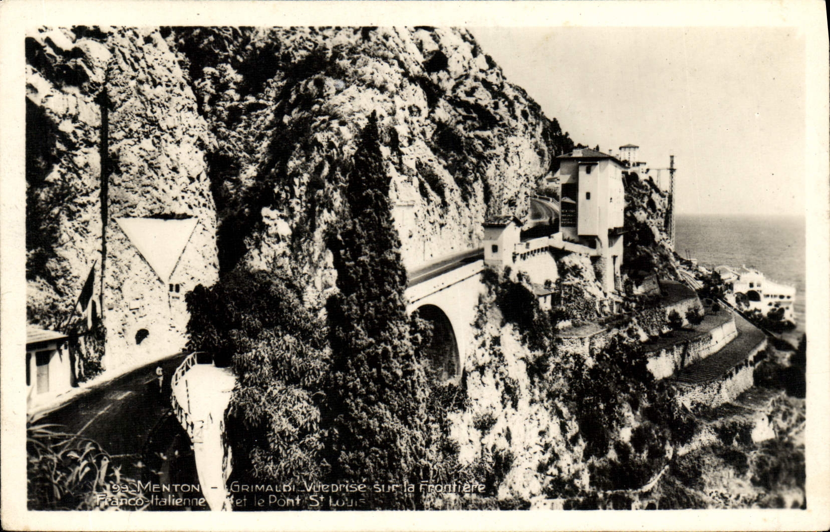 POSTAL Menton Grimaldi de la VENDIMIA vista en la frontera