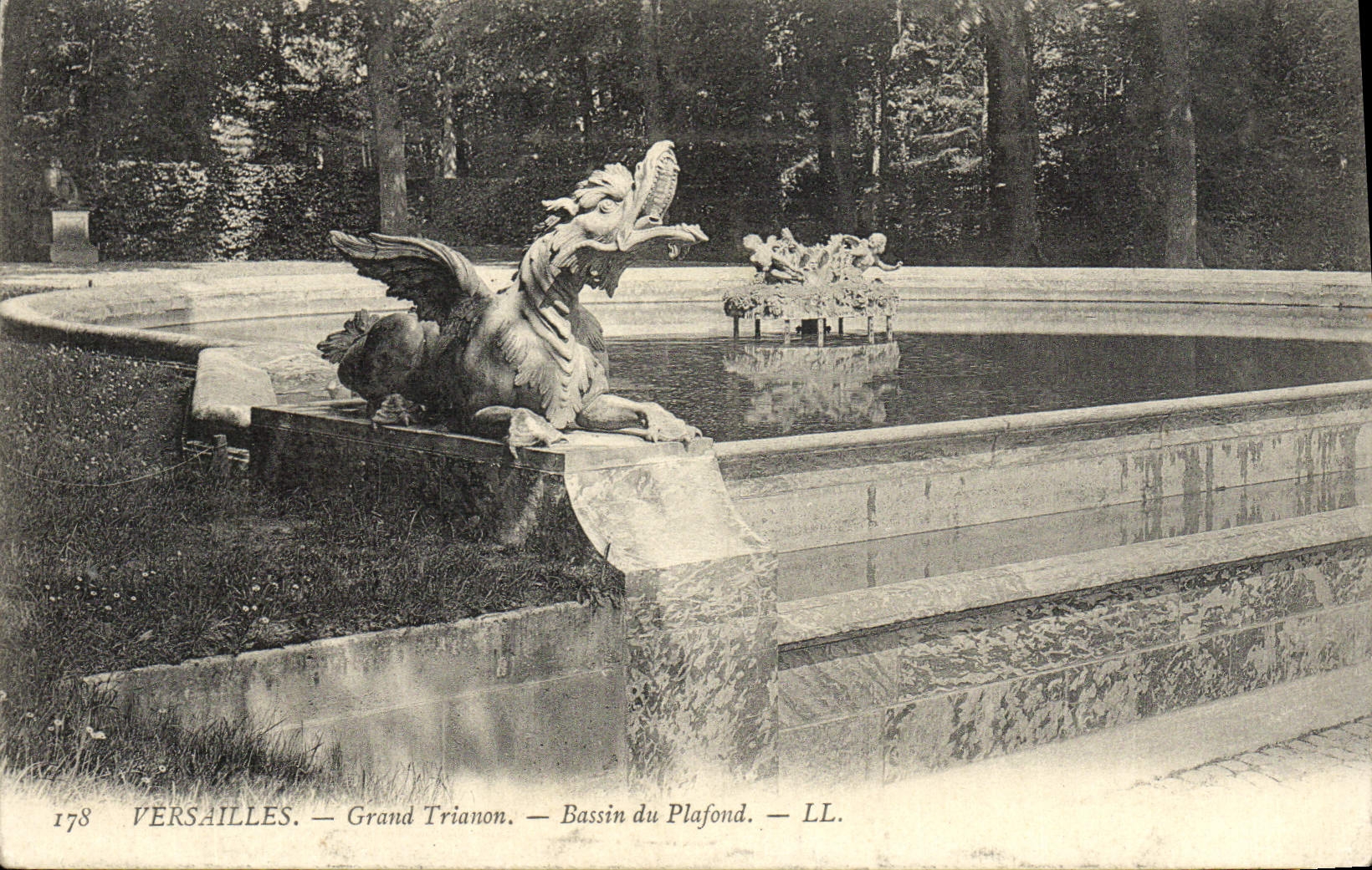 CPA Versailles Grand Trianon Bassin du Plafond