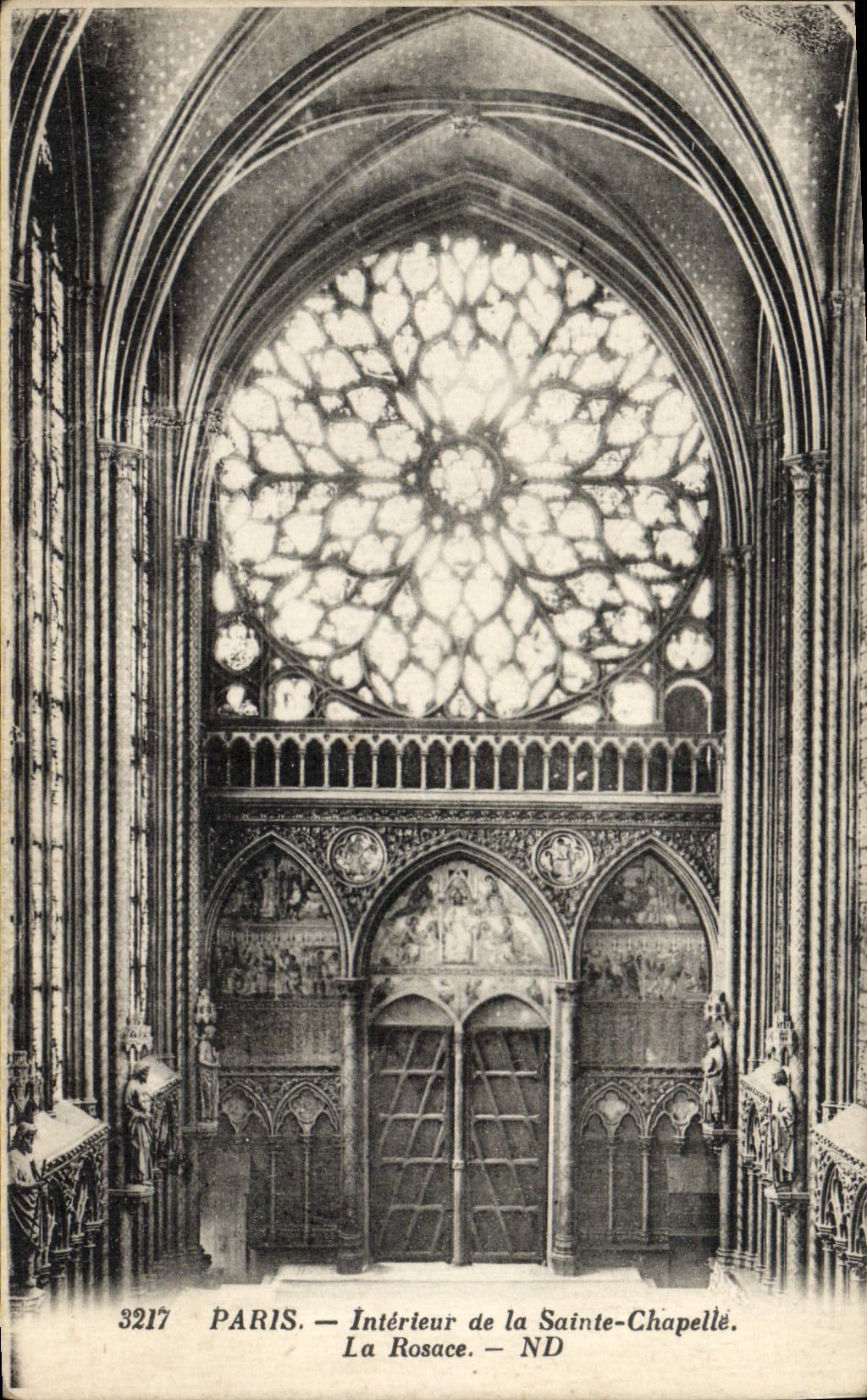 CPA Paris Interieur de la Sainte Chapelle La Rosace