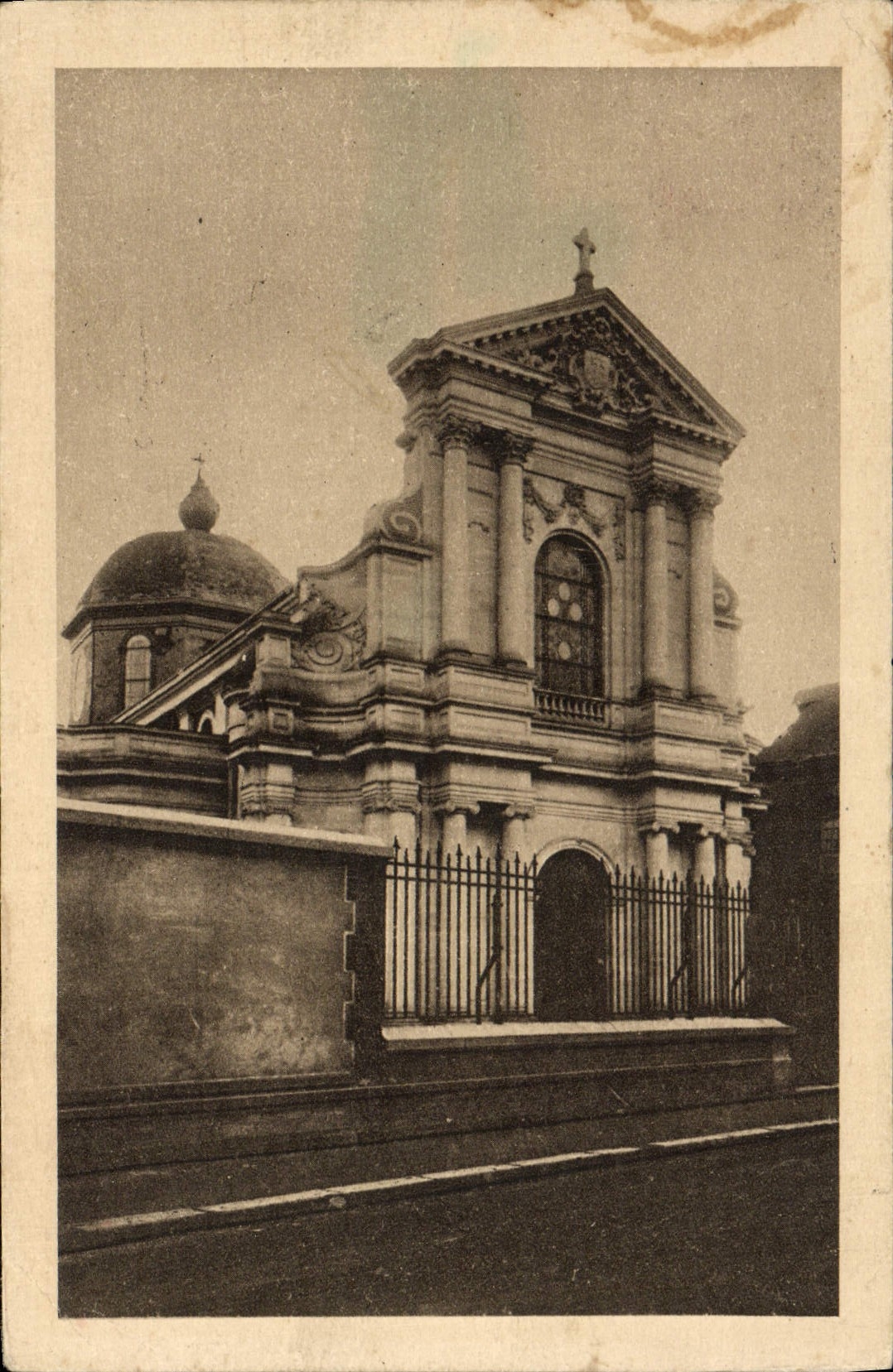 VINTAGE POSTCARD Lisieux La Chapelle of the Carmelite nuns the frontage
