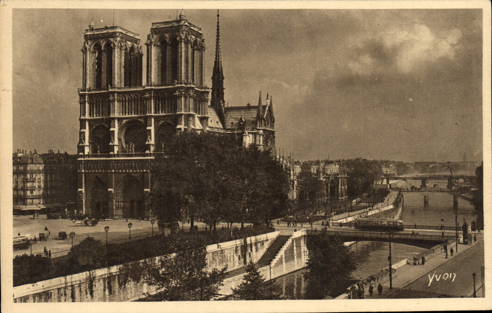 VINTAGE POSTCARD Notre Dame de Paris View
