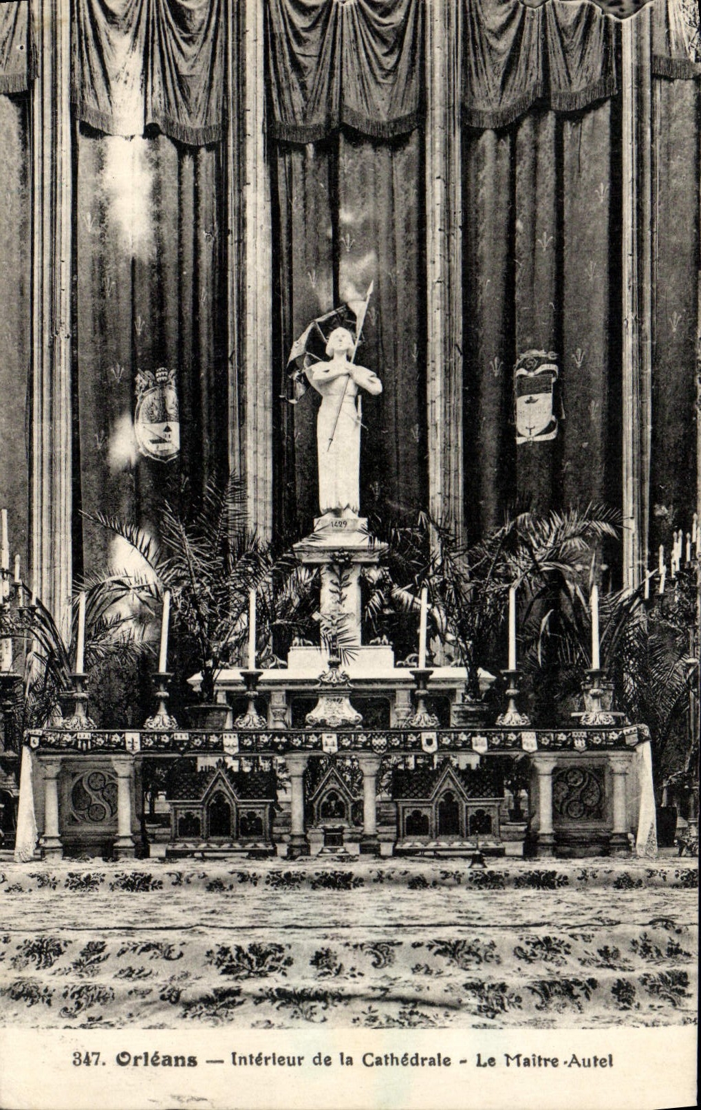 CPA Orleans Interieur de la Cathedrale Le Maitre Autel