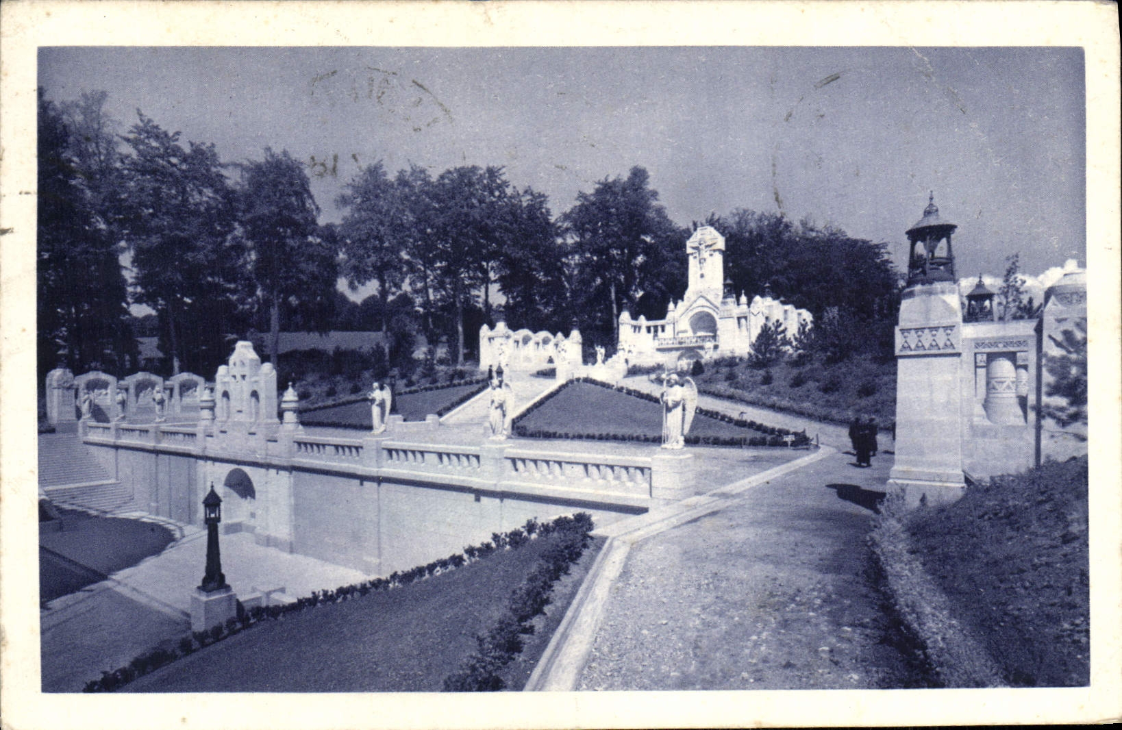 CPA La Basilique De Lisieux Le chemin de croix exterieur Vue generale