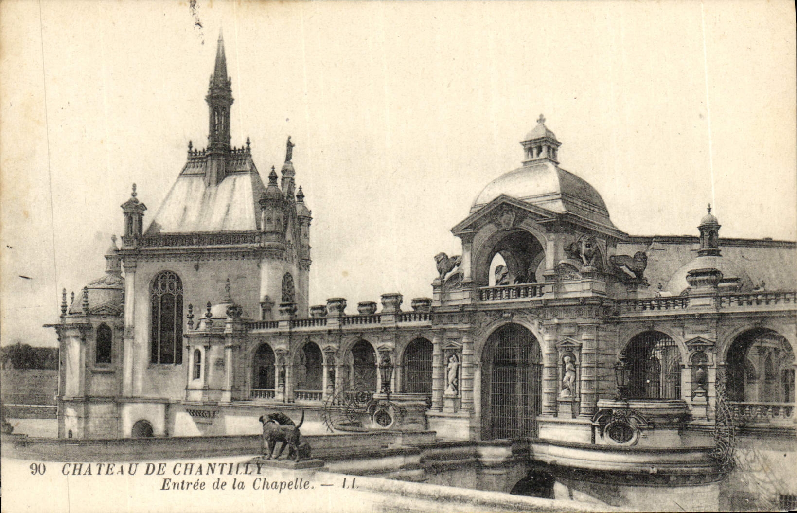 CPA Chateau de Chantily Entree de la Chapelle