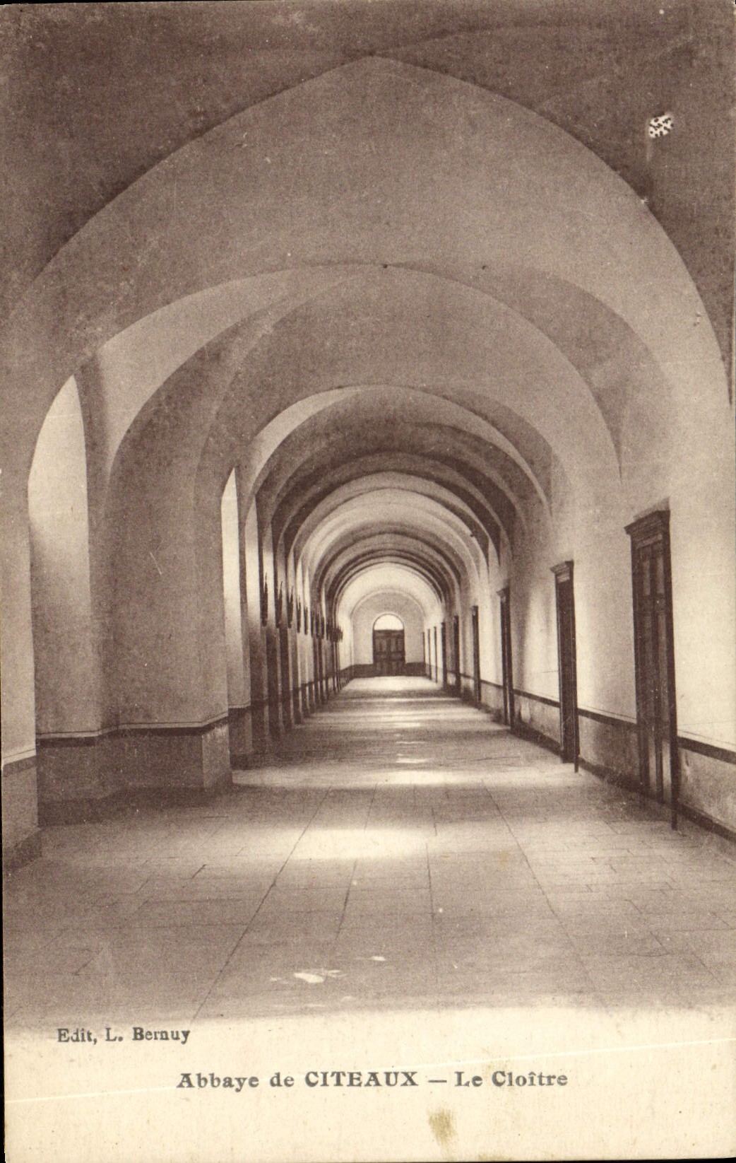 CPA Abbaye de Citeaux Le Cloitre