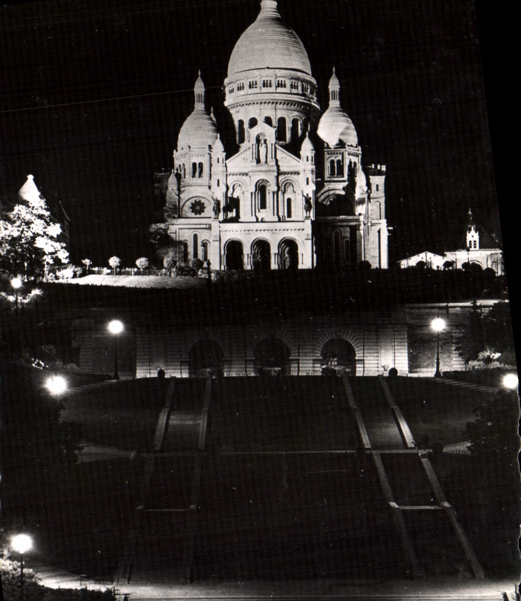 MODERN CARD Paris the Sacring Heart illuminates