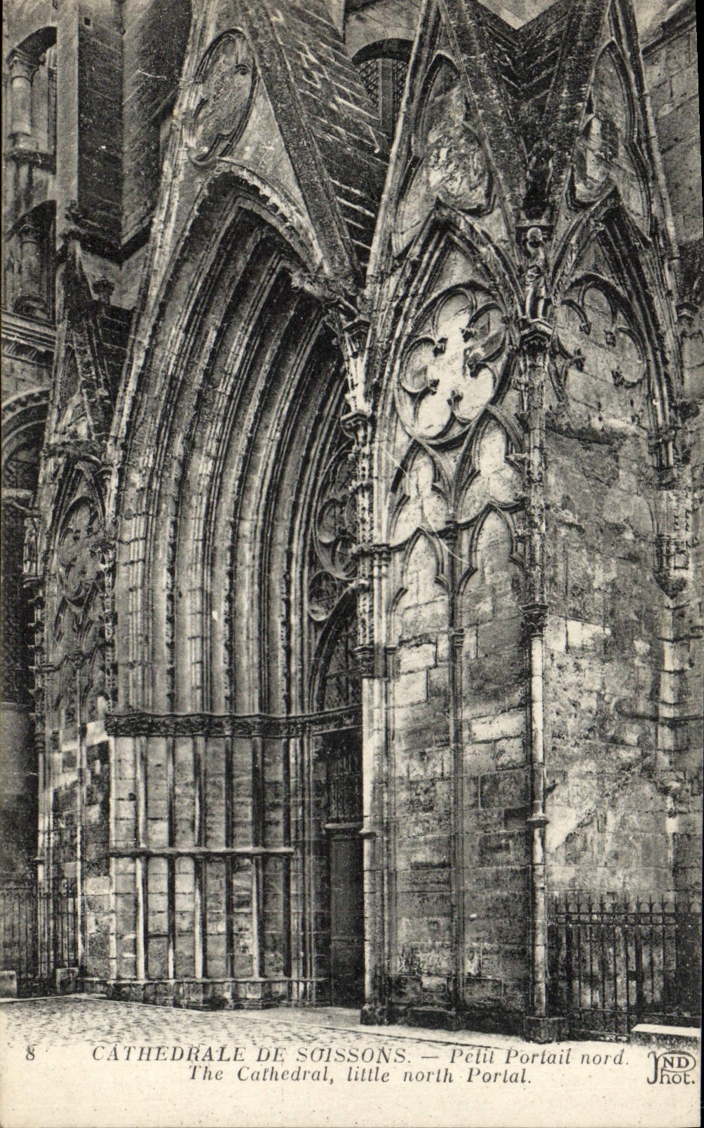 VINTAGE POSTCARD Cathedral De Soissons Small northern Gate