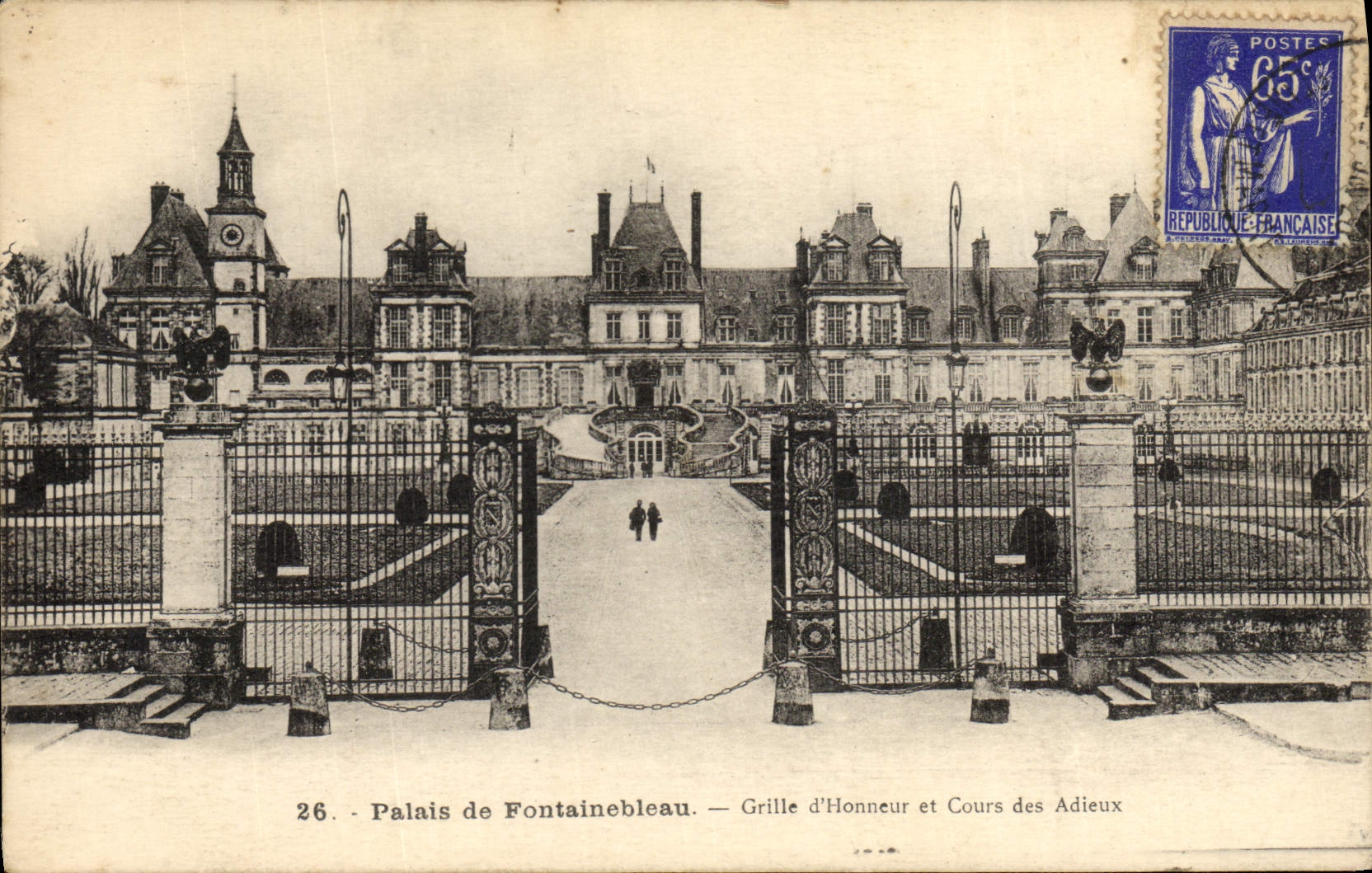 CPA Palais de Fontainebleau Grille d'Honneur et Cours des Adieux