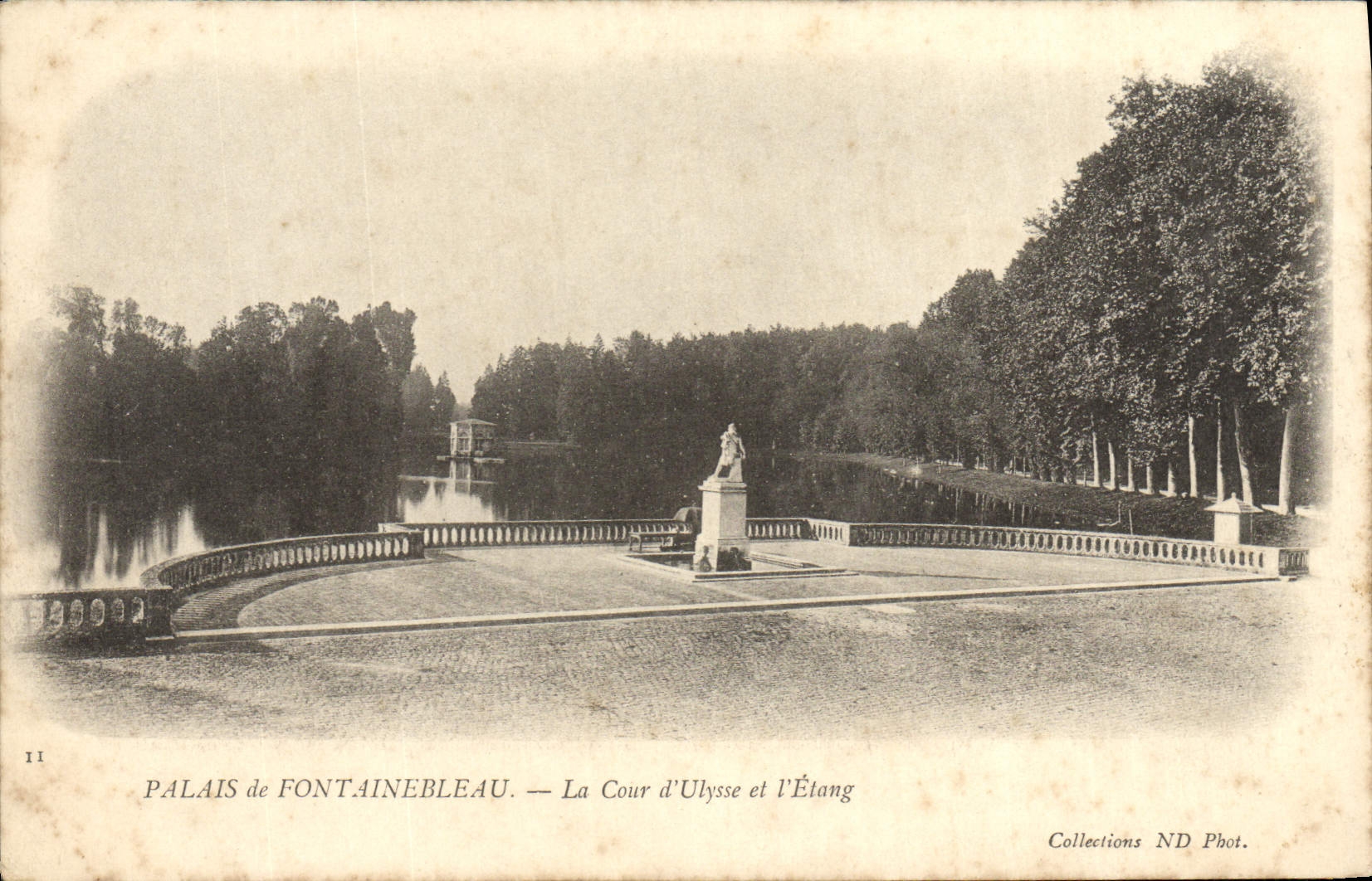 VINTAGE POSTCARD Palate of Fontainebleau Court of Ulysses and the Pond