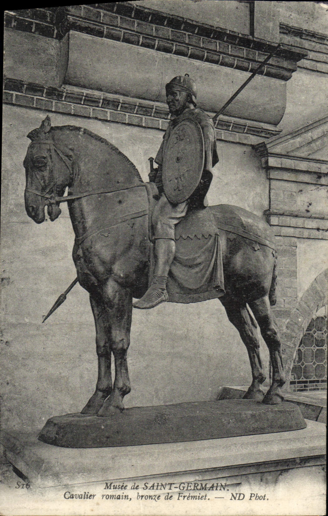 POSTAL Musee de la VENDIMIA Saint Germain de bronces romanos que montan de Fremiet Cheval Militaria