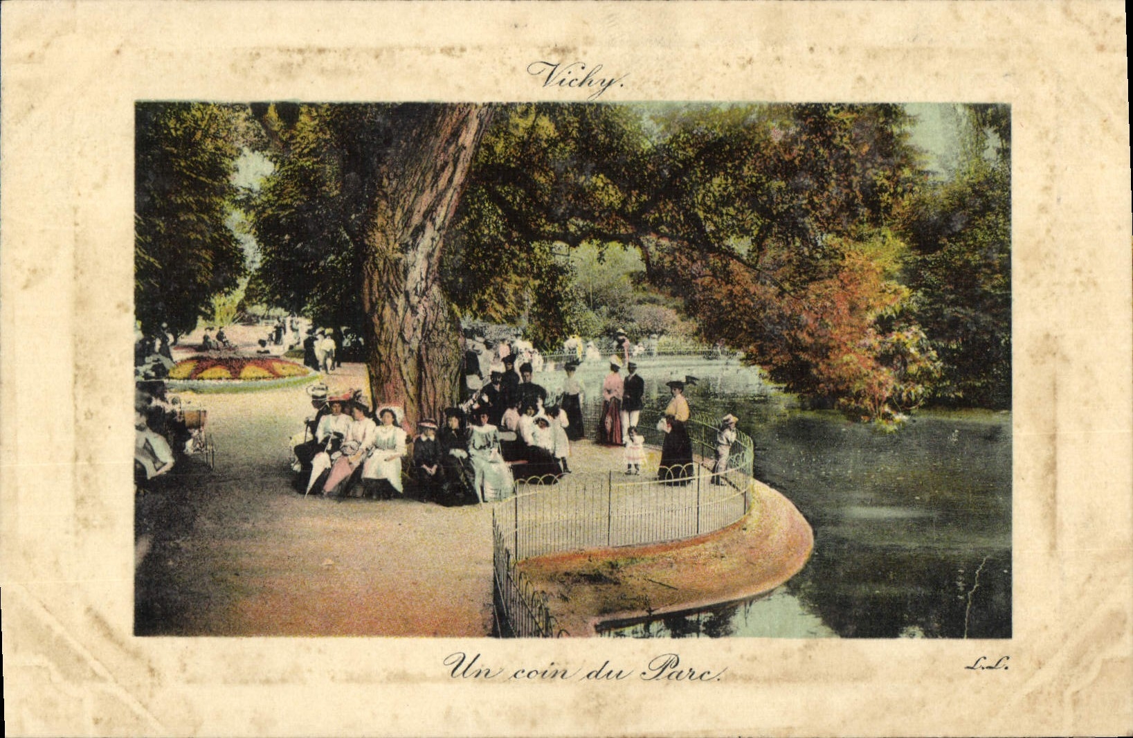VINTAGE POSTCARD Vichy a ccin Of the Park