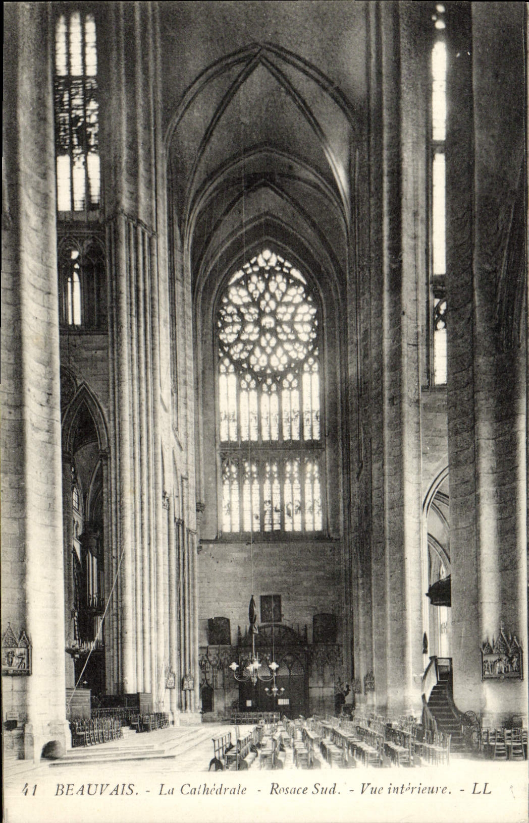 CPA Beauvais La Cathedrale Resace Sud Vue Interieure