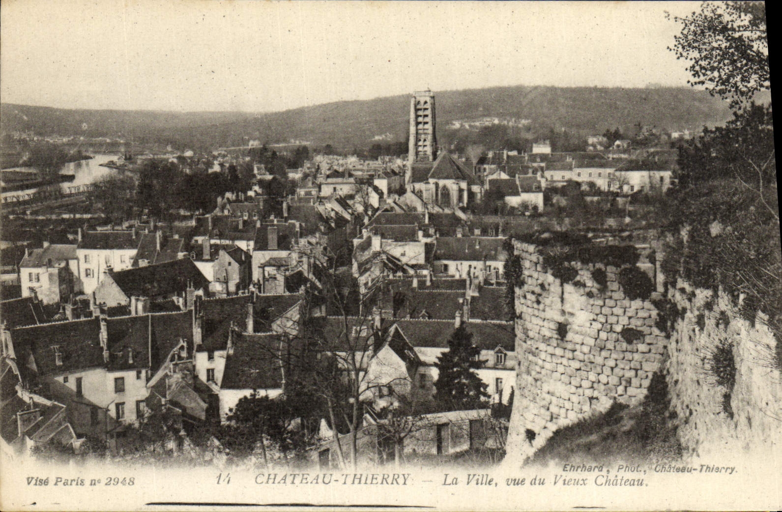 VINTAGE POSTCARD Thierry Castle the City seen of the Old Castle