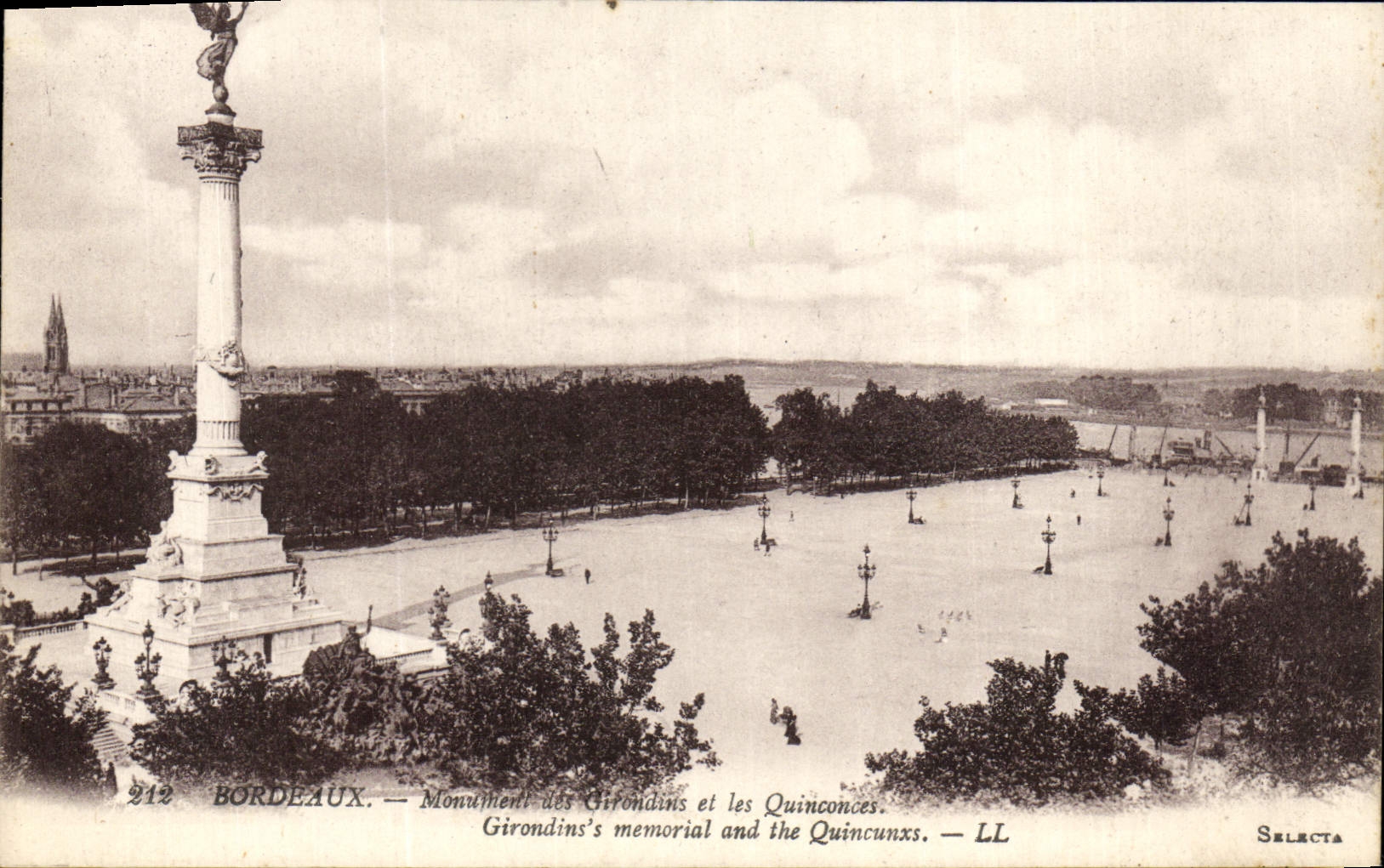 CPA Bordeaux Monument des Girondins et des Quinconces