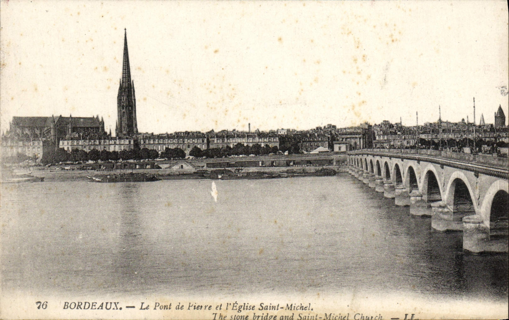 CPA Bordeaux Le Pont de Pierre et l'Eglise Saint Michel
