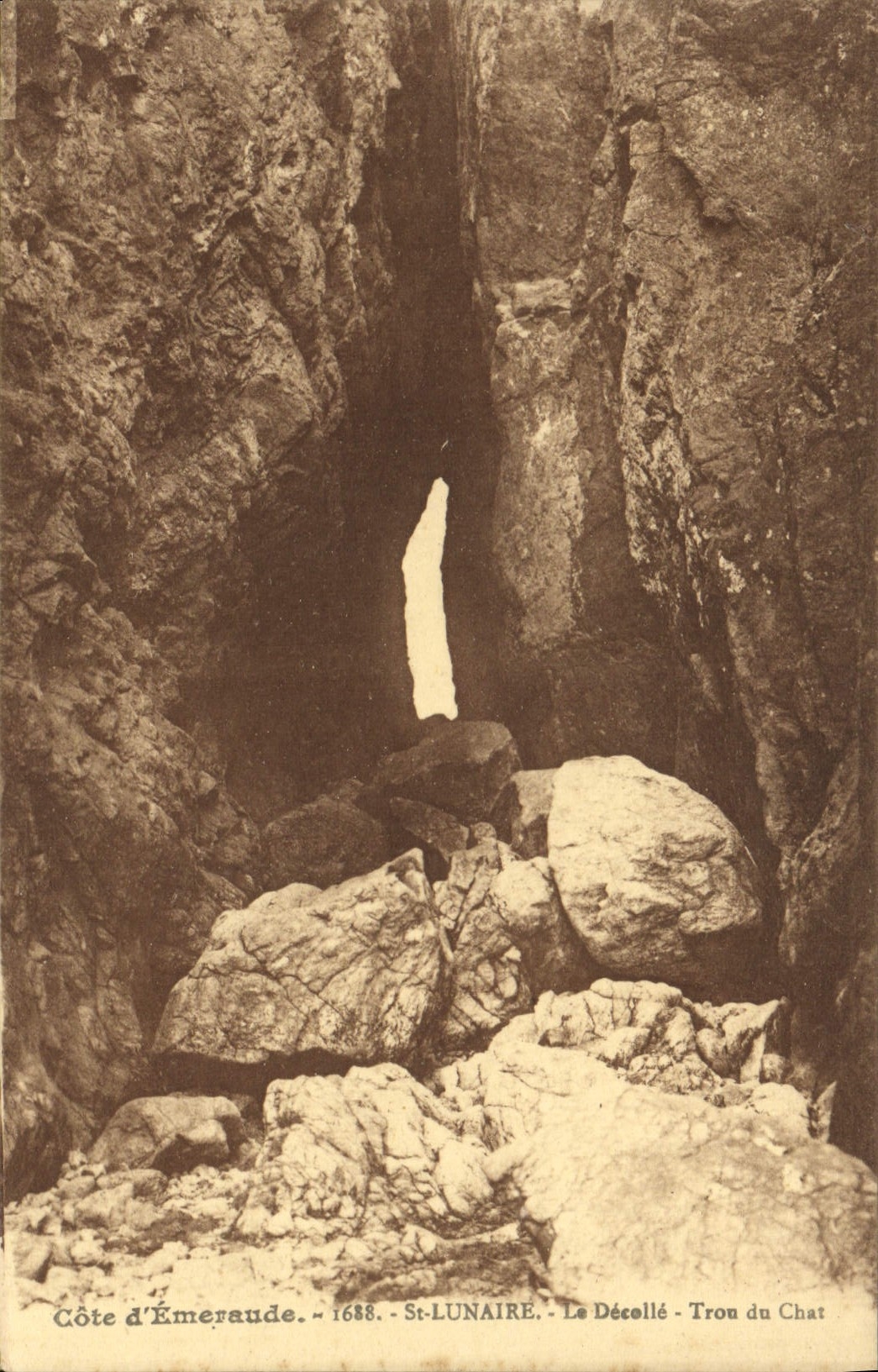 VINTAGE POSTCARD Lunar St Separates It Hole of the cat