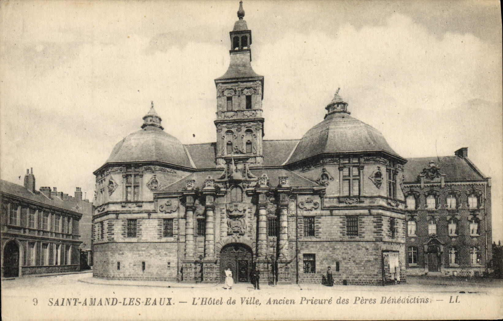 CPA Saint Amand Les Eaux L'Hotel de Ville Ancien Prieure des Peres Benedictins