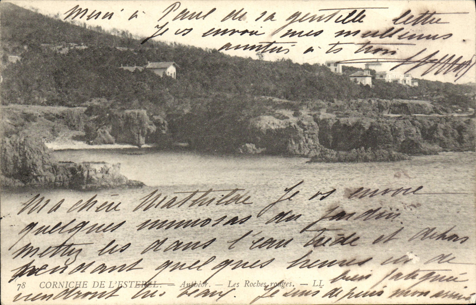 La cornisa de la POSTAL de la VENDIMIA del rojo de Esterel Antheor oscila