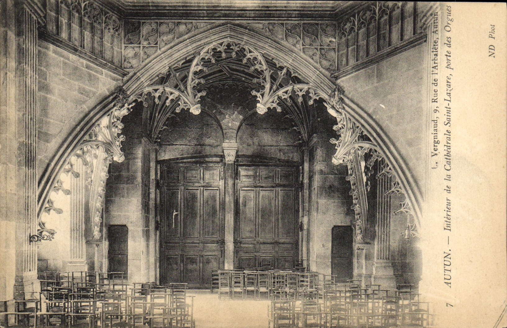 CPA Autun Interieur de la Cathedrale Saint Lazare pres les Orgues