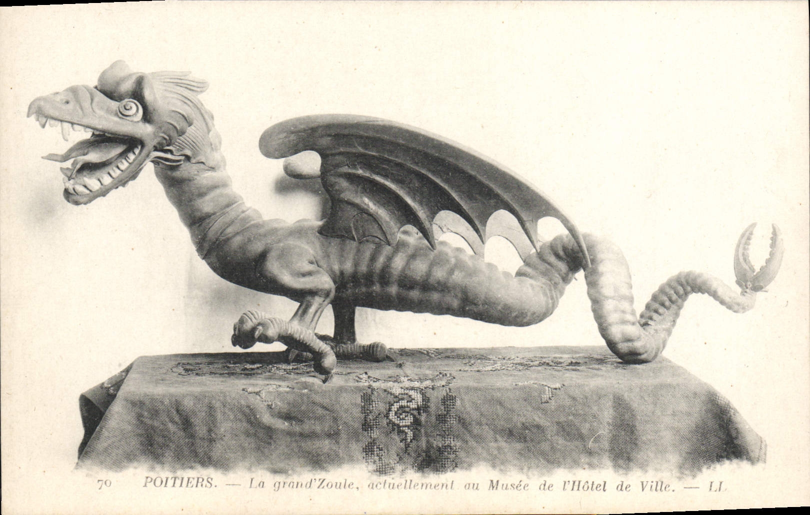 CPA Poitiers La grand Zoule actuellement au musee de l'hotel de ville Dragon