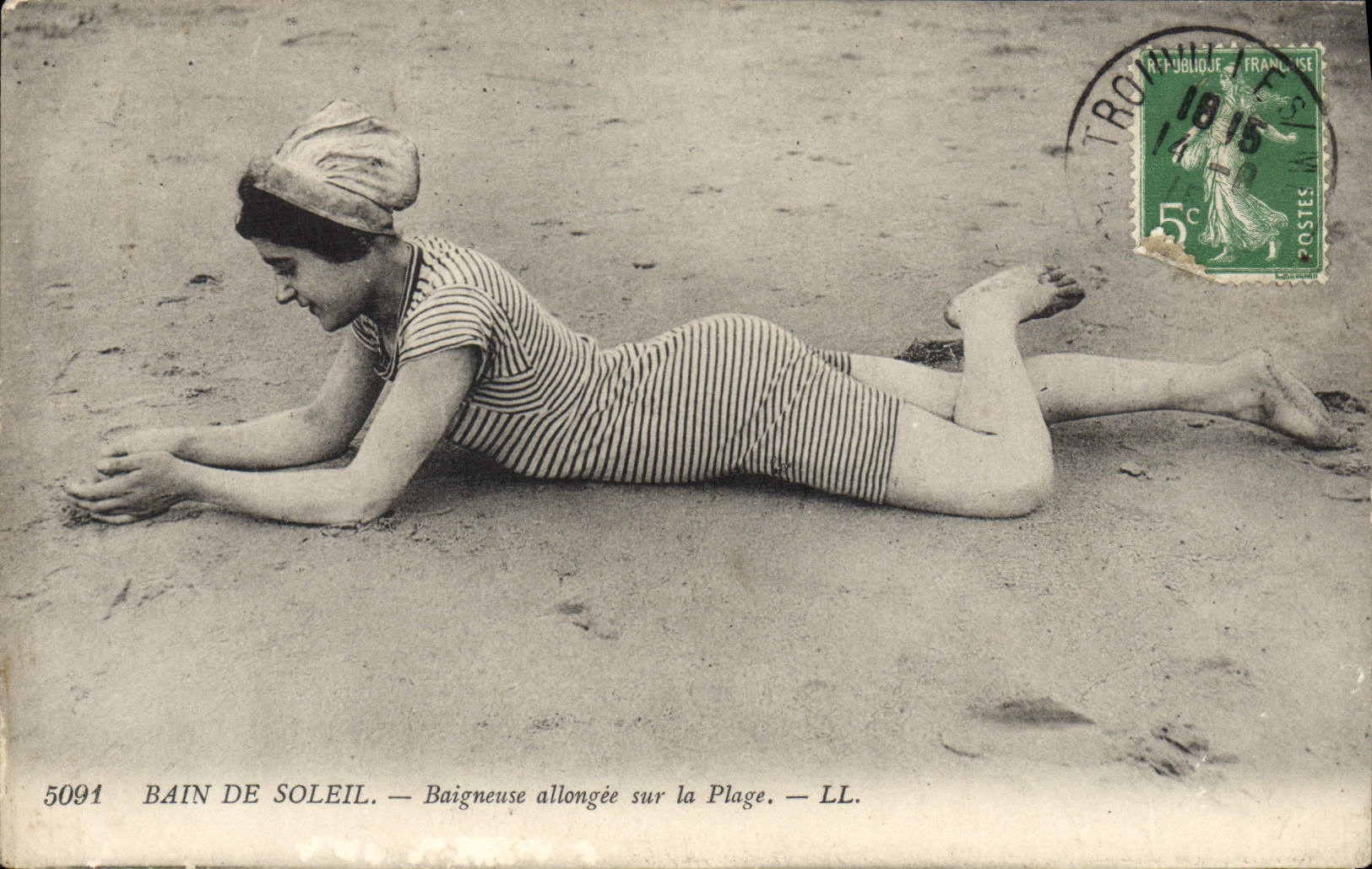 VINTAGE POSTCARD Fantasy Bath of sun Bather allongee on the beach Bathing suit