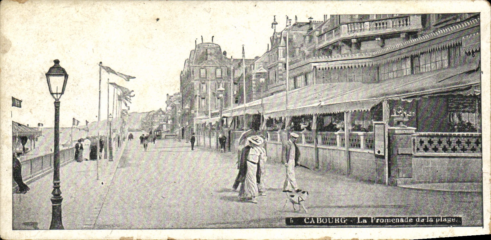 CPA ACbourg Le promenade de la plage 