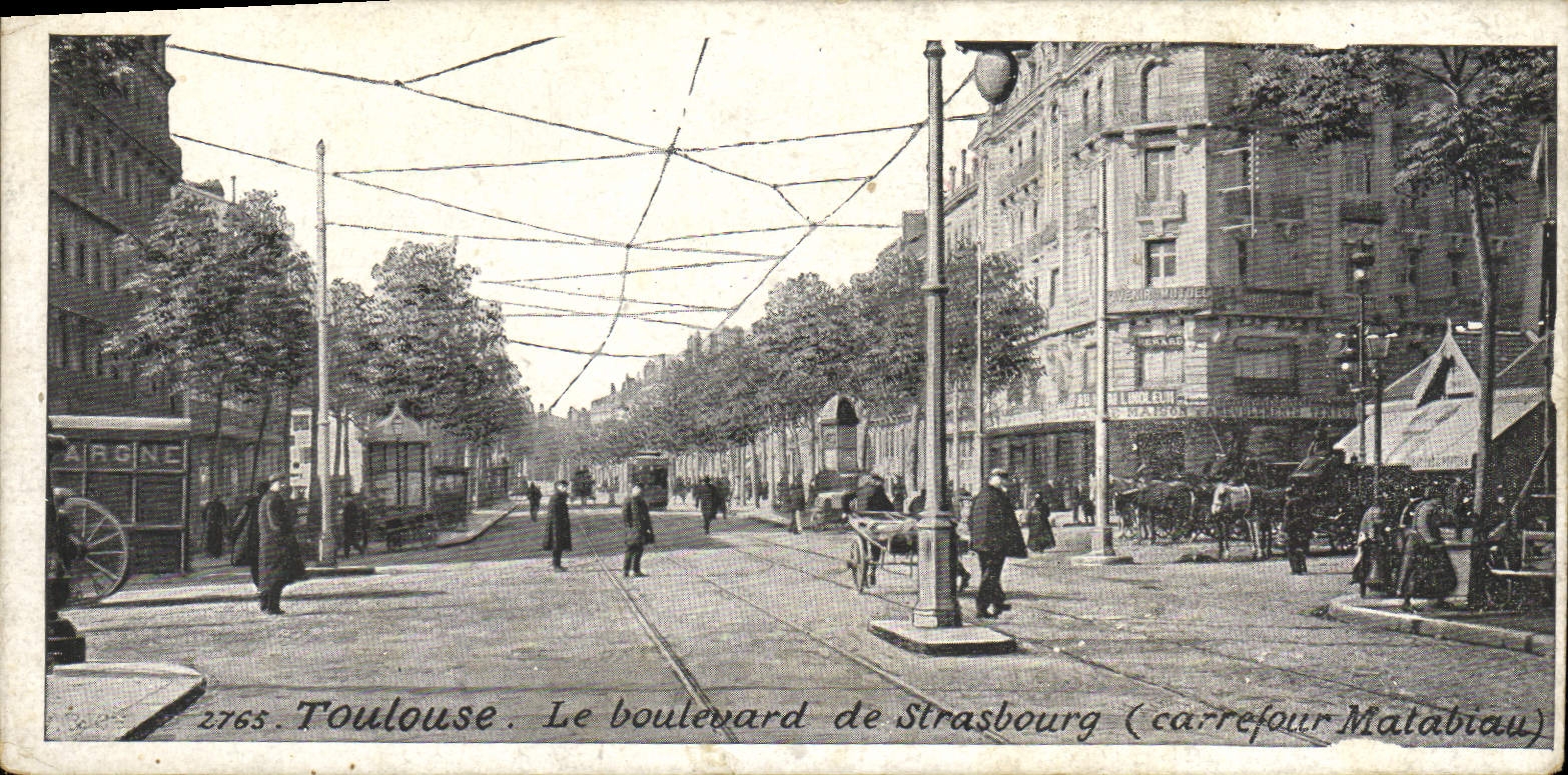 CPA Toulouse Le boulevard de Strasbourg Carrefour Matabiau 