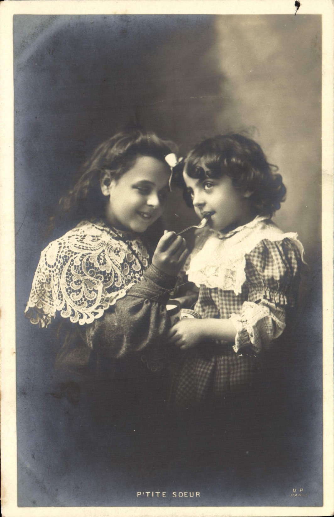 VINTAGE POSTCARD P' tite Sister Children