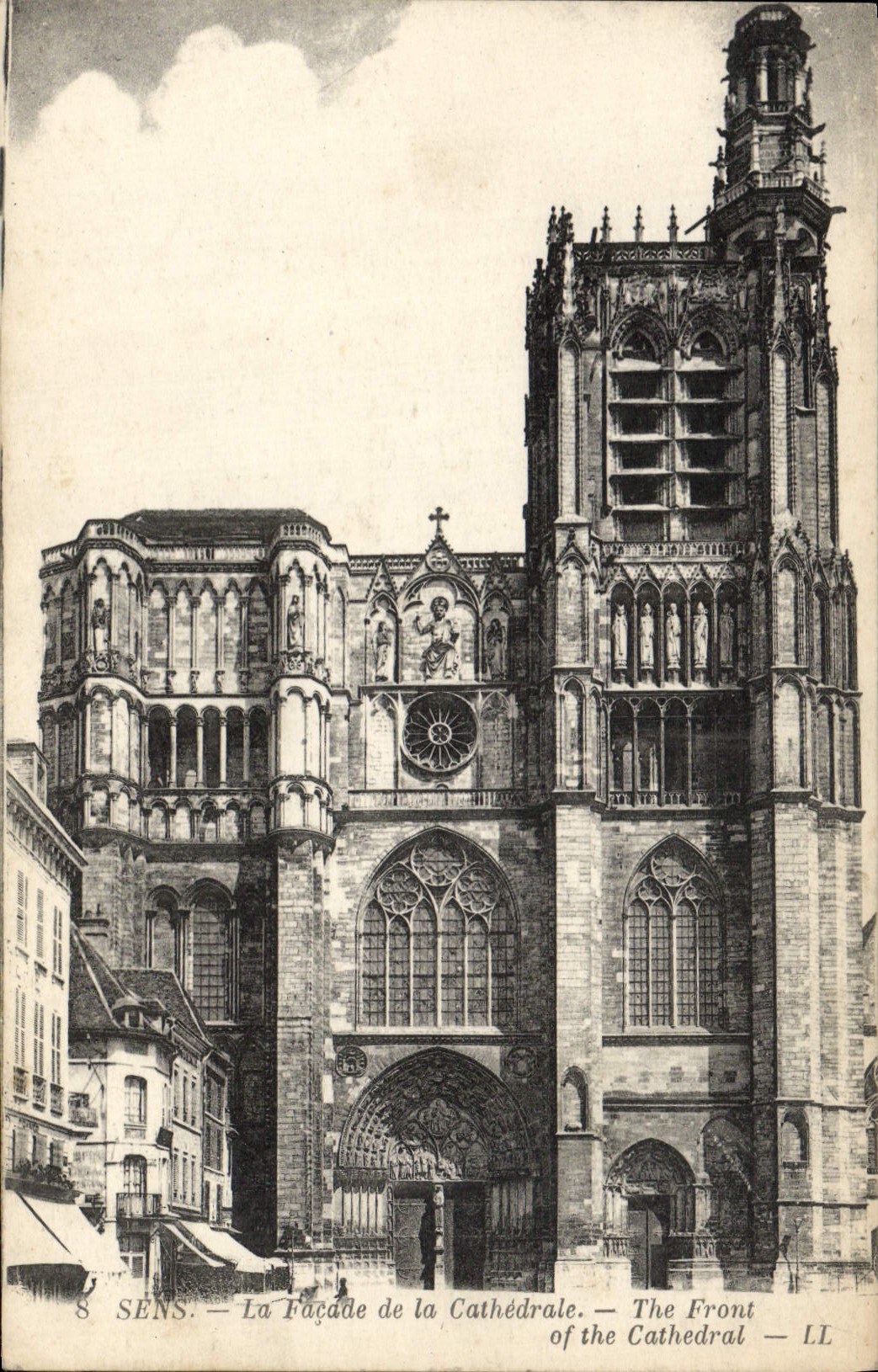 CPA Sens La Facade De La Cathedrale 