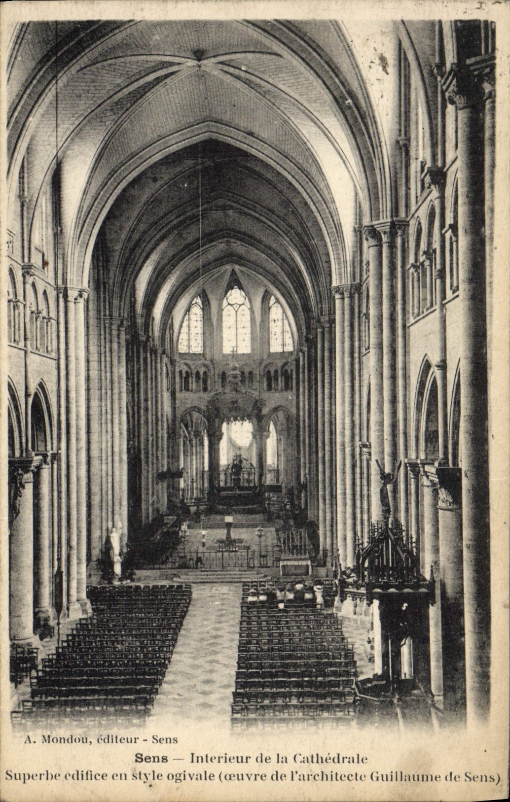Interior de la POSTAL de la VENDIMIA Sens de la catedral