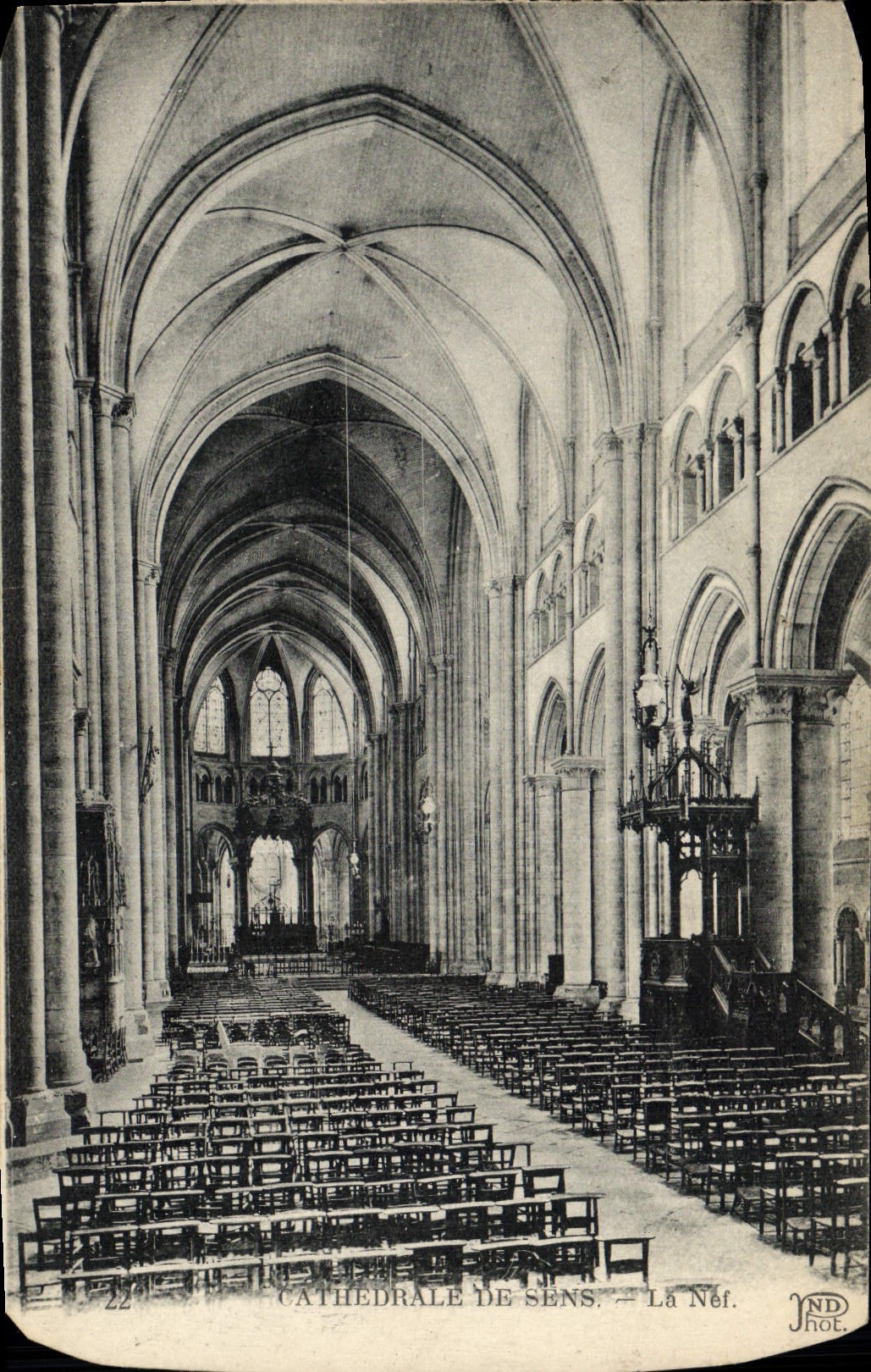CPA Catjedrale De Sens La nef