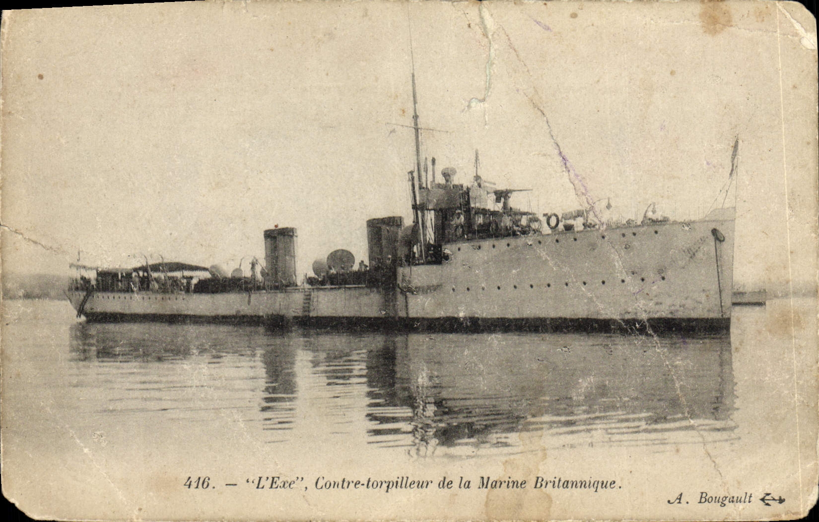 VINTAGE POSTCARD Exe Against Destroyer Of the Marine Brilannique Boat